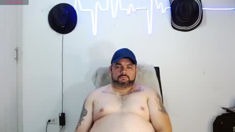 Snapshot of perverseveteranmanxxx chatting on 12-19-24, 05:07 Carlos online show from 12-19-24, 05:07