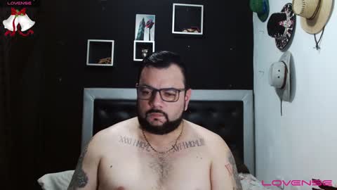Snapshot of perverseveteranmanxxx chatting on 12-28-24, 04:41 Carlos online show from 12-28-24, 04:41