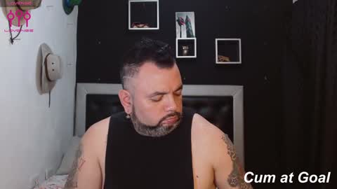 Snapshot of perverseveteranmanxxx chatting on 01-16-25, 01:16 Carlos online show from 01-16-25, 01:16