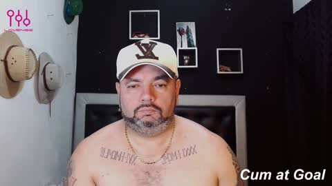 Snapshot of perverseveteranmanxxx chatting on 01-21-25, 03:54 Carlos online show from 01-21-25, 03:54