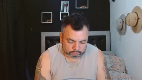 Snapshot of perverseveteranmanxxx chatting on 01-30-25, 08:31 Carlos online show from 01-30-25, 08:31