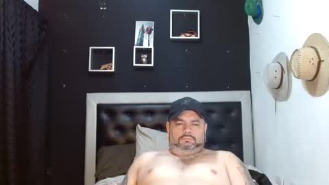 Snapshot of perverseveteranmanxxx chatting on 02-01-25, 02:16 Carlos online show from 02-01-25, 02:16