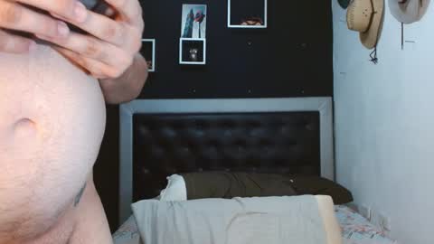 Snapshot of perverseveteranmanxxx chatting on 02-08-25, 09:57 Carlos online show from 02-08-25, 09:57