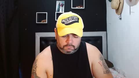 Snapshot of perverseveteranmanxxx chatting on 02-12-25, 02:32 Carlos online show from 02-12-25, 02:32