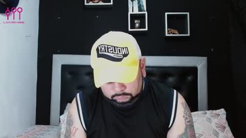 Snapshot of perverseveteranmanxxx chatting on 02-22-25, 01:44 Carlos online show from 02-22-25, 01:44