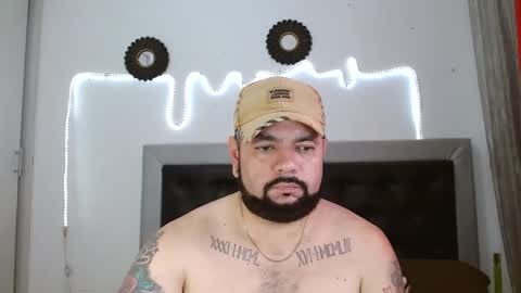 Snapshot of perverseveteranmanxxx chatting on 09-25-25, 04:43 Carlos online show from 09-25-25, 04:43