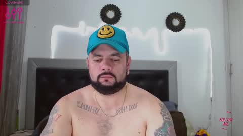 Snapshot of perverseveteranmanxxx chatting on 10-07-25, 09:56 Carlos online show from 10-07-25, 09:56