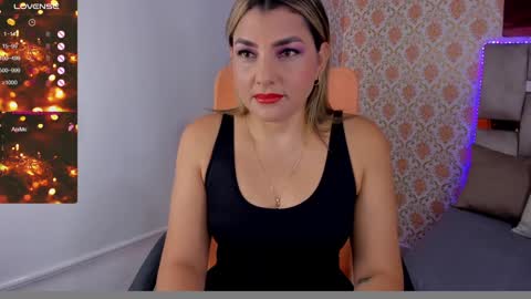 Snapshot of pervert_milf2023 chatting on 12-16-24, 06:38 Isabella online show from 12-16-24, 06:38