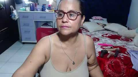 Snapshot of pervert_mommy_x chatting on 06-13-26, 10:46 SAMY online show from 06-13-26, 10:46