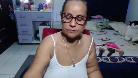 Snapshot of pervert_mommy_x chatting on 06-25-26, 09:47 SAMY online show from 06-25-26, 09:47