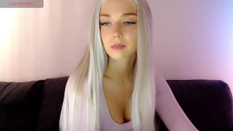 Snapshot of pervyblonde chatting on 03-09-25, 09:24 Isabella online show from 03-09-25, 09:24