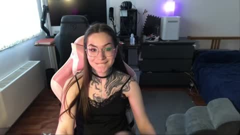 petal_dust_ online show from 04-03-26, 01:09