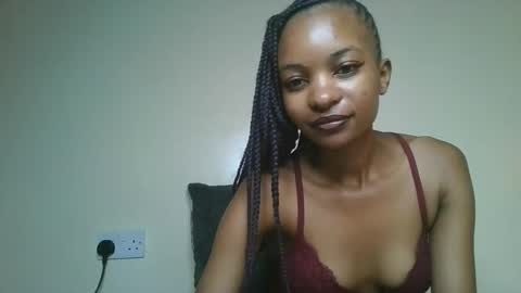 Snapshot of petal_palette chatting on 05-05-26, 10:51 Lolly online show from 05-05-26, 10:51