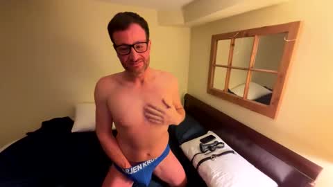 Snapshot of pete_mac chatting on 11-30-25, 04:05 Pete online show from 11-30-25, 04:05