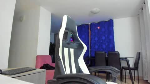 Snapshot of peter_coleman chatting on 12-22-24, 05:45 PeterColeman online show from 12-22-24, 05:45