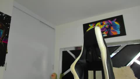 Snapshot of peter_coleman chatting on 02-14-25, 03:00 PeterColeman online show from 02-14-25, 03:00