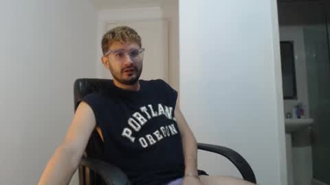 Snapshot of peter_x_annaud chatting on 01-08-25, 11:32 FELIPE online show from 01-08-25, 11:32