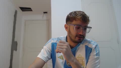 Snapshot of peter_x_annaud chatting on 02-04-25, 02:53 FELIPE online show from 02-04-25, 02:53