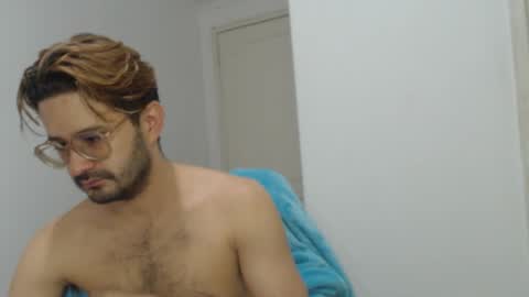 Snapshot of peter_x_annaud chatting on 09-29-25, 10:53 FELIPE online show from 09-29-25, 10:53