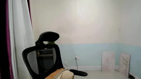 Snapshot of petite_angelxxx chatting on 06-25-26, 05:12 petite_angelxxx online show from 06-25-26, 05:12