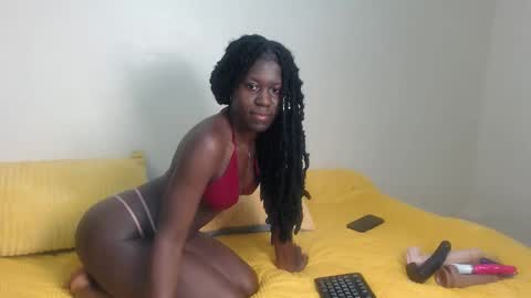 Snapshot of petite_anyaa chatting on 11-25-25, 10:10 Anya online show from 11-25-25, 10:10