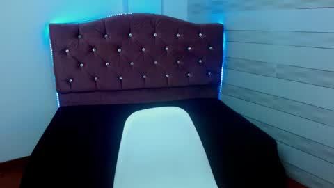 petite online show from 10-29-25, 06:53