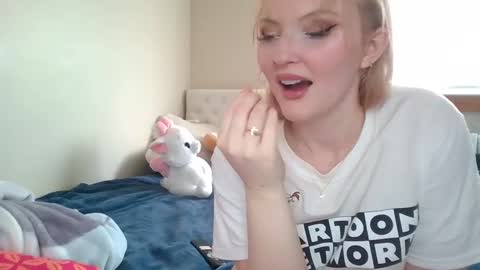 Snapshot of petite_cupcake chatting on 02-20-25, 04:36 Little cupcake online show from 02-20-25, 04:36