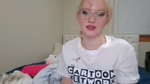 Snapshot of petite_cupcake chatting on 02-21-25, 03:12 Little cupcake online show from 02-21-25, 03:12