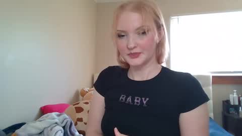 Snapshot of petite_cupcake chatting on 02-21-25, 10:26 Little cupcake online show from 02-21-25, 10:26