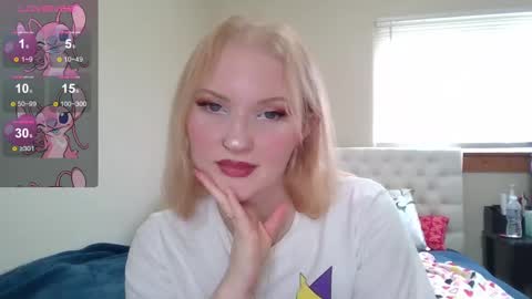 Snapshot of petite_cupcake chatting on 02-26-25, 05:07 Little cupcake online show from 02-26-25, 05:07
