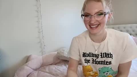 Little cupcake online show from 04-21-26, 04:12