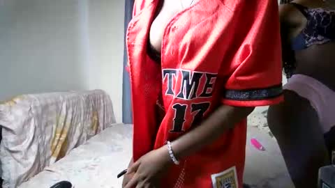 petite_funnie online show from 10-24-25, 08:11