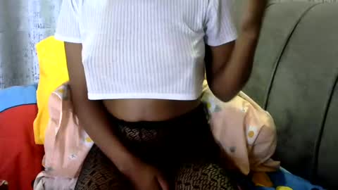 Snapshot of petite_loverr chatting on 02-06-25, 06:29 Petite loverr online show from 02-06-25, 06:29