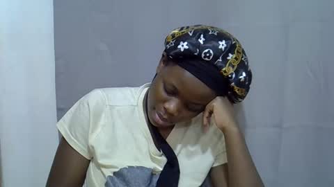 petite_melan online show from 09-29-25, 12:05