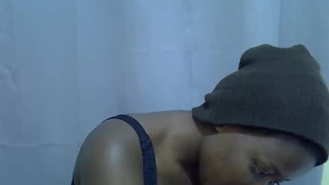 petite_melan online show from 10-07-25, 05:21