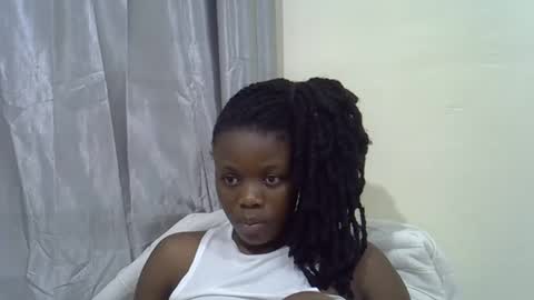 petite_melan online show from 11-19-25, 07:36