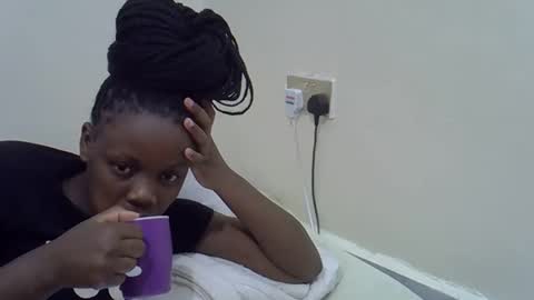 petite_melan online show from 12-16-25, 07:46