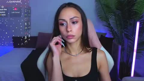 Snapshot of petite_moly chatting on 06-22-26, 01:51 Alice online show from 06-22-26, 01:51