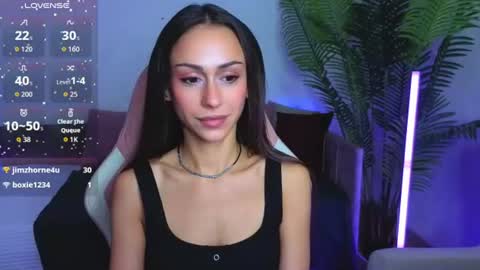 Snapshot of petite_moly chatting on 06-22-26, 03:25 Alice online show from 06-22-26, 03:25