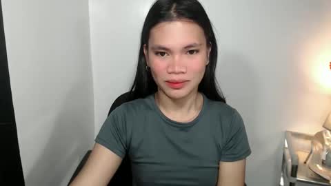 Snapshot of petite_pauline chatting on 02-23-26, 05:27 petite_pauline online show from 02-23-26, 05:27