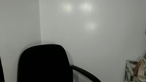 Snapshot of petite_pauline chatting on 02-24-26, 06:11 petite_pauline online show from 02-24-26, 06:11