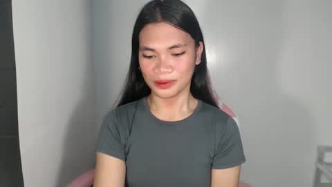 Snapshot of petite_pauline chatting on 02-27-26, 05:13 petite_pauline online show from 02-27-26, 05:13