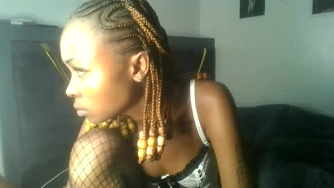 Snapshot of petite_queen69 chatting on 05-30-26, 10:51 petite_queen69 online show from 05-30-26, 10:51