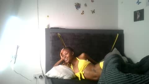 Snapshot of petite_queen69 chatting on 06-06-26, 06:01 petite_queen69 online show from 06-06-26, 06:01