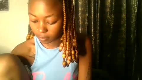petite_queen69 online show from 06-23-26, 07:12