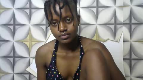 petite_star2 online show from 10-18-25, 12:13