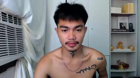 Snapshot of petiteasianx chatting on 02-12-25, 11:18 Vrin online show from 02-12-25, 11:18