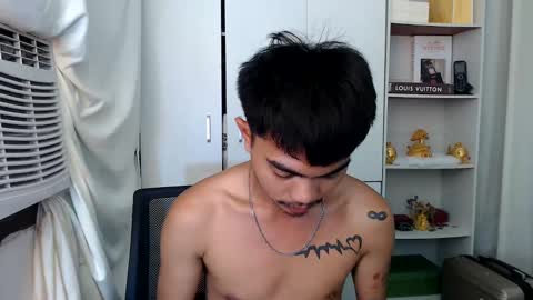 Snapshot of petiteasianx chatting on 02-12-25, 02:21 Vrin online show from 02-12-25, 02:21