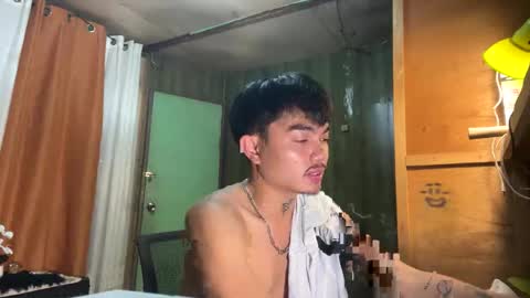 Snapshot of petiteasianx chatting on 11-10-25, 12:26 Vrin online show from 11-10-25, 12:26