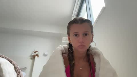 Snapshot of petitebaddie349 chatting on 07-26-26, 09:43 petitebaddie349 online show from 07-26-26, 09:43